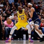 LeBron James injury update: Why did Lakers star exit game late?