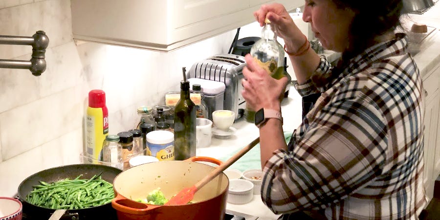 Single Mom: I Pay Other Parents to Make My Children's School Lunches